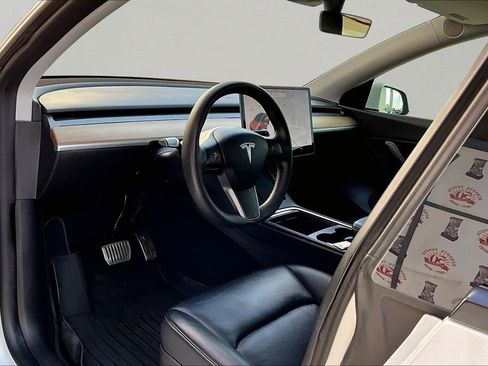 Used 2021 Tesla Model Y Long Range image 16