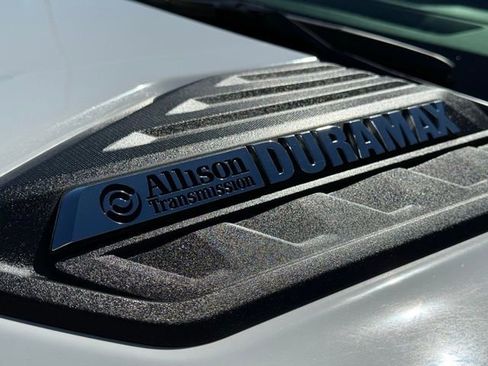 Used 2023 Chevrolet Silverado 2500 LT w/ Convenience Package image 7