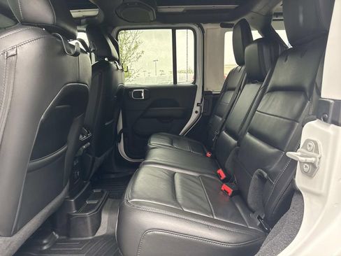 Used 2020 Jeep Wrangler Unlimited Sahara AWD/4WD image 11