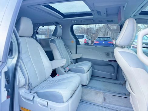 Used 2013 Toyota Sienna Limited image 19
