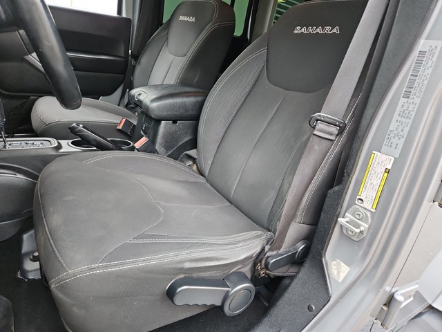 Used 2018 Jeep Wrangler Unlimited Sahara w/ Connectivity Group AWD/4WD image 15