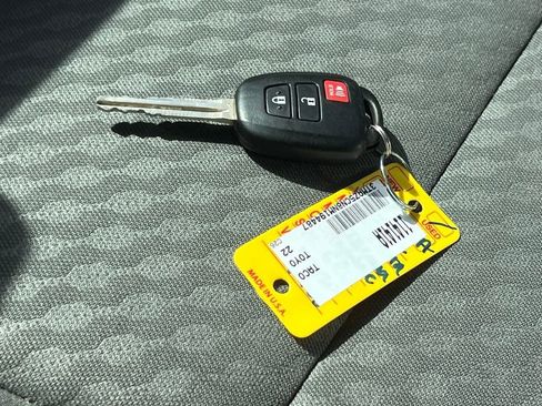 Used 2022 Toyota Tacoma SR5 image 8