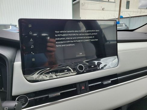 New 2025 Mitsubishi Outlander AWD image 14