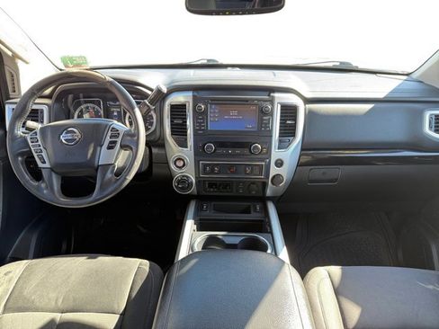 Used 2017 Nissan Titan SV image 13