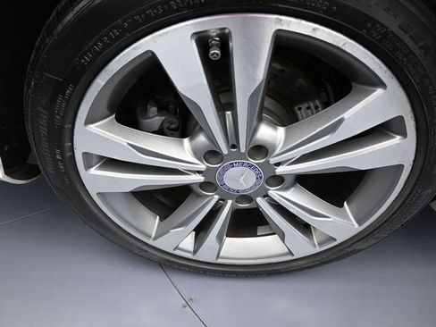 Used 2014 Mercedes-Benz E 350 Sedan image 38