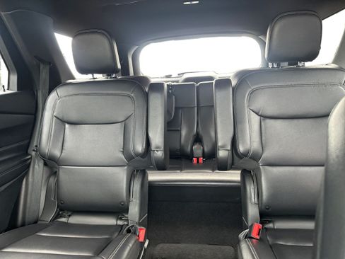 Used 2020 Ford Explorer XLT w/ Equipment Group 202A AWD/4WD image 13