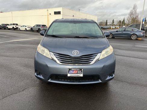Used 2017 Toyota Sienna LE image 8