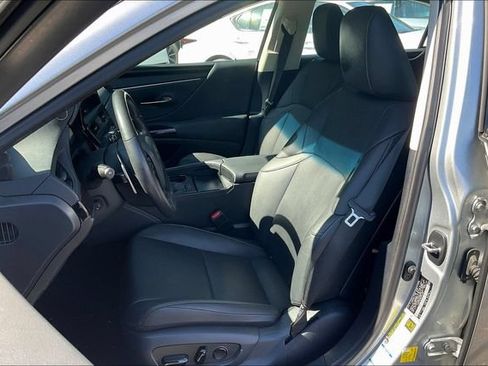 Used 2024 Lexus ES 250 w/ Premium Package AWD/4WD image 2