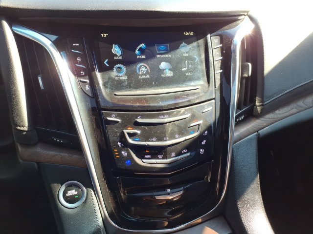 Used 2018 Cadillac Escalade Luxury AWD/4WD image 35