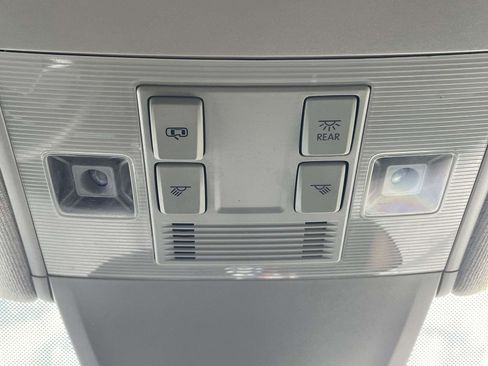 Certified 2023 Volkswagen Tiguan SE FWD image 29