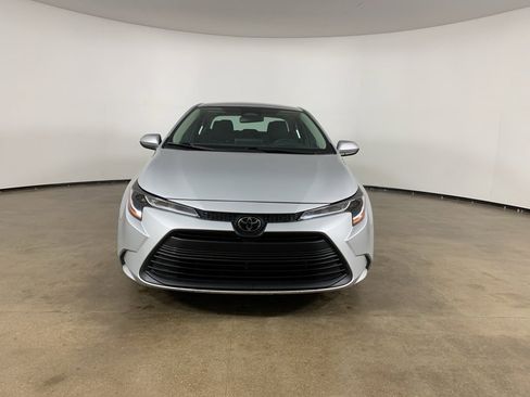 Used 2024 Toyota Corolla LE image 3