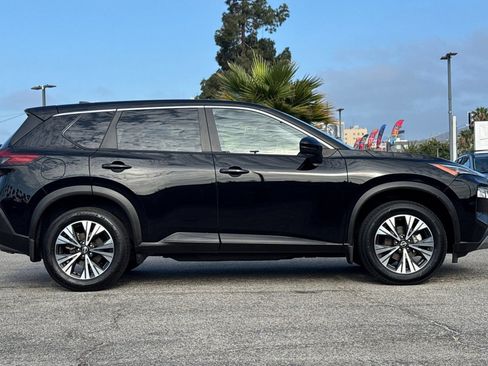 Used 2023 Nissan Rogue SV FWD image 3