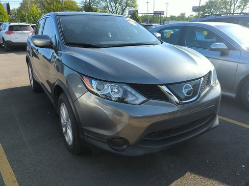 Used 2018 Nissan Rogue Sport S w/ S Appearance Package FWD image 3