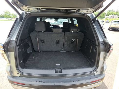 Used 2025 Chevrolet Traverse LT FWD image 40