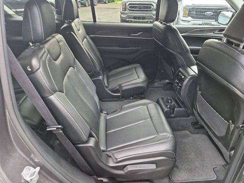 Used 2023 Jeep Grand Cherokee L Limited w/ Black Appearance Package AWD/4WD image 25