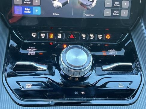 Used 2023 Jeep Grand Wagoneer Series II image 13