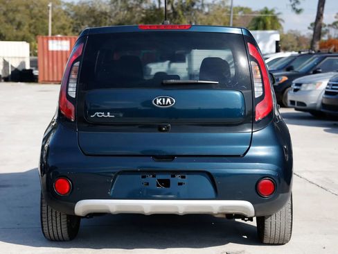 Used 2017 Kia Soul + image 5