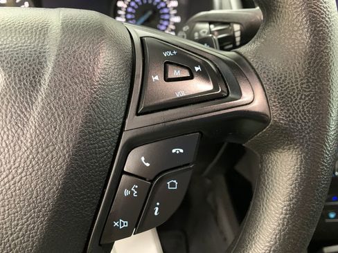 Used 2020 Ford Edge SE image 11