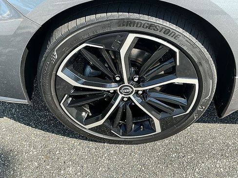 Certified 2024 Nissan Altima 2.5 SR w/ SR Premium Package AWD/4WD image 10