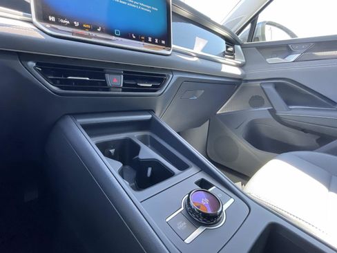 Certified 2025 Volkswagen Tiguan SE image 29