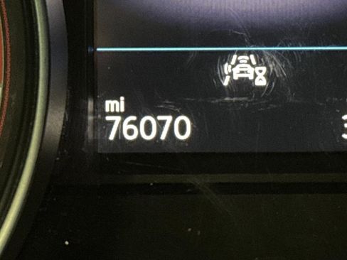 Used 2021 Volkswagen Atlas Cross Sport SE w/ Panoramic Sunroof Package FWD image 6