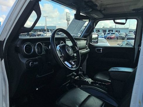 Used 2018 Jeep Wrangler Unlimited Sahara AWD/4WD image 12