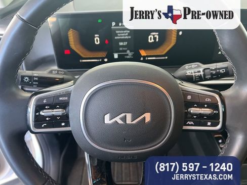 Used 2025 Kia Sorento S image 11