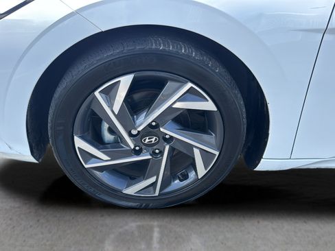 Used 2025 Hyundai Elantra Sport FWD image 18