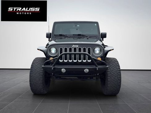 Used 2016 Jeep Wrangler Unlimited Sahara w/ Connectivity Group AWD/4WD image 3