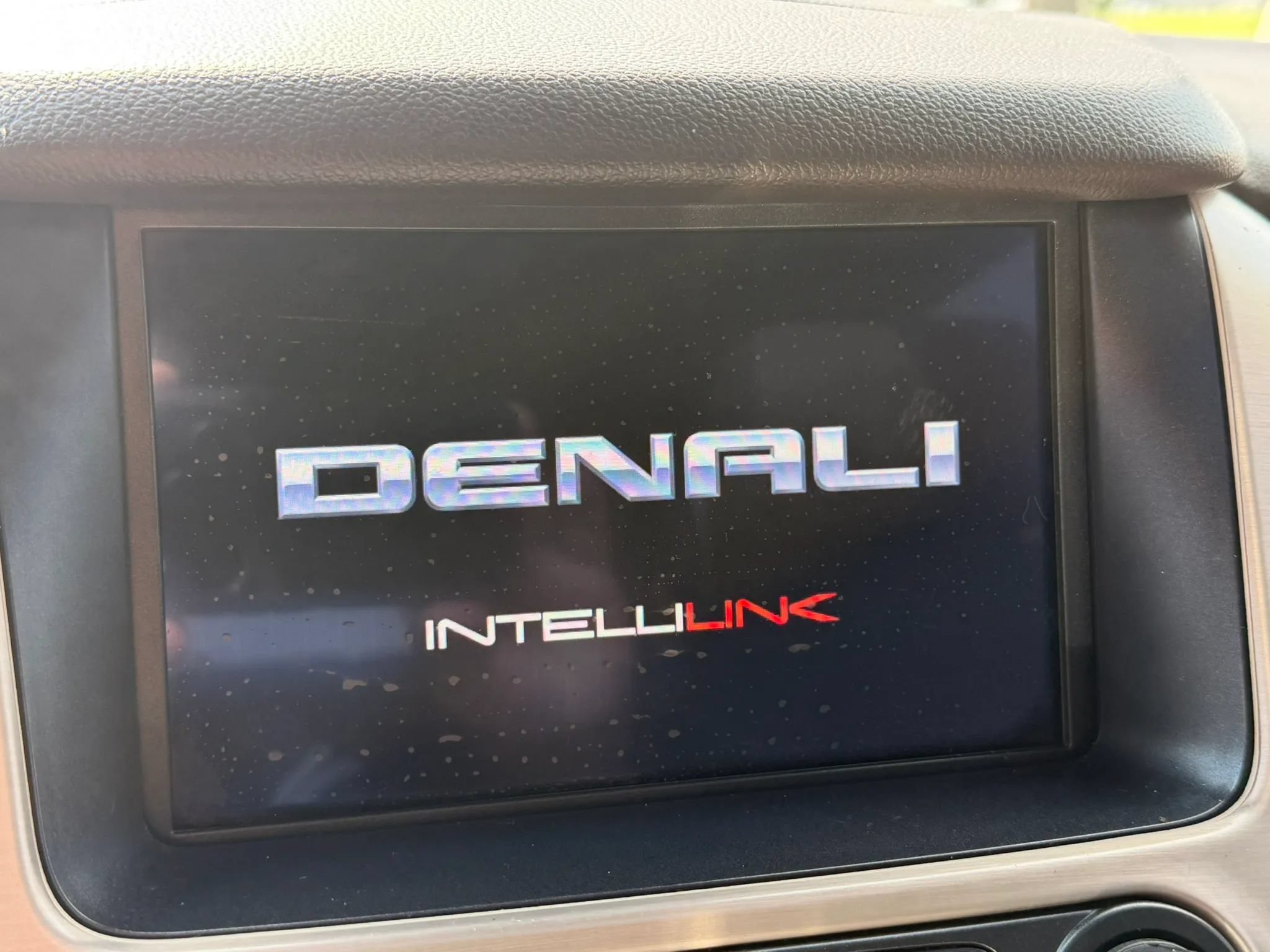 Used 2015 GMC Yukon Denali w/ Touring Package AWD/4WD image 21