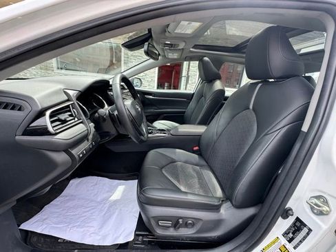 Used 2019 Toyota Camry XSE FWD image 9