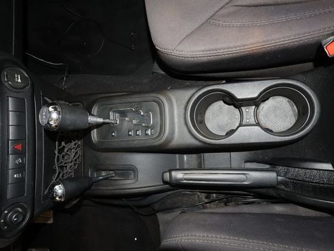 Used 2013 Jeep Wrangler Unlimited Sport AWD/4WD image 9