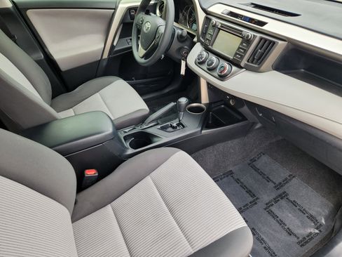 Used 2015 Toyota RAV4 LE image 17