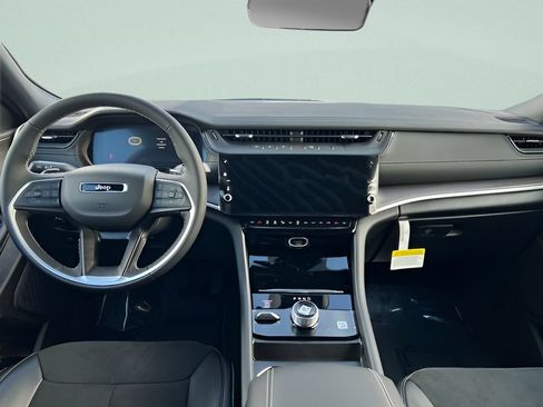 New 2026 Jeep Grand Cherokee Altitude AWD/4WD image 4