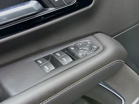 New 2025 Chevrolet Suburban Premier image 20