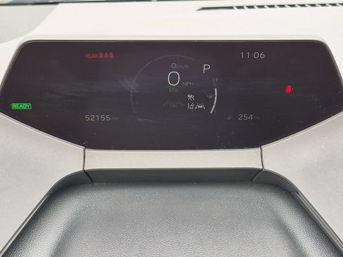 Used 2025 Toyota Prius LE FWD image 11