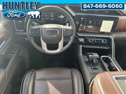 Used 2022 GMC Sierra 1500 Denali w/ Denali Reserve Package AWD/4WD image 9