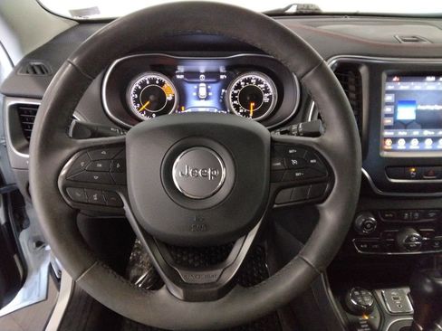 Used 2021 Jeep Cherokee Trailhawk image 12