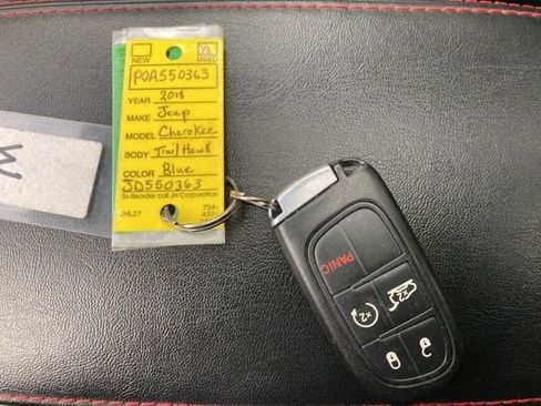 Used 2018 Jeep Cherokee Trailhawk w/ Comfort & Convenience Group AWD/4WD image 32