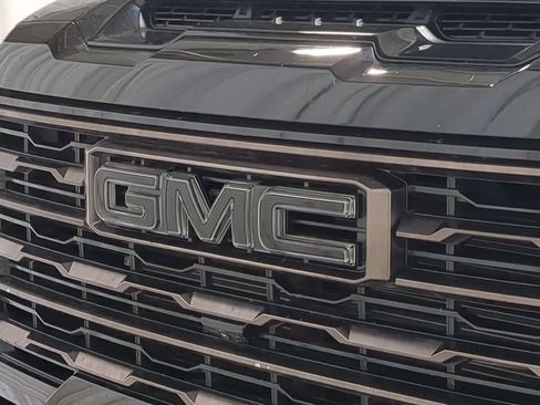 Used 2025 GMC Sierra 2500 AT4X AWD/4WD image 12