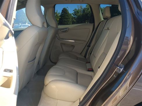 Used 2015 Volvo XC60 T5 Premier w/ Proximity Package image 15