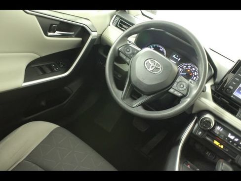 Used 2020 Toyota RAV4 XLE w/ Convenience Package AWD/4WD image 18