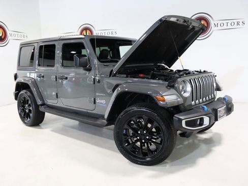 Used 2022 Jeep Wrangler Unlimited Sahara w/ Cold Weather Group image 39