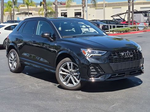 Used 2025 Audi Q3 2.0T Premium w/ Convenience Package AWD/4WD image 2
