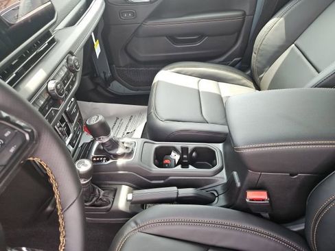 New 2025 Jeep Wrangler Unlimited Rubicon 392 image 34