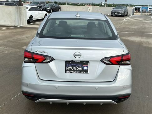 Used 2025 Nissan Versa SV FWD image 11