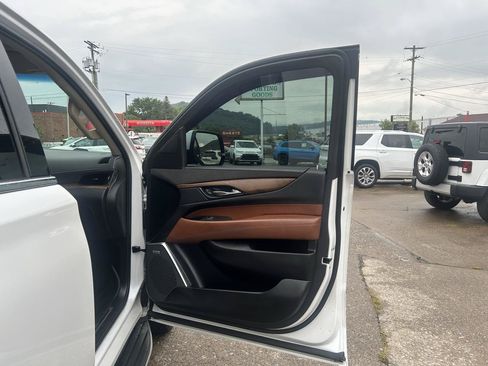 Used 2016 Cadillac Escalade Luxury AWD/4WD image 57