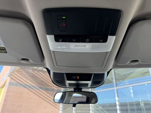 Used 2025 Nissan Rogue SV FWD image 24