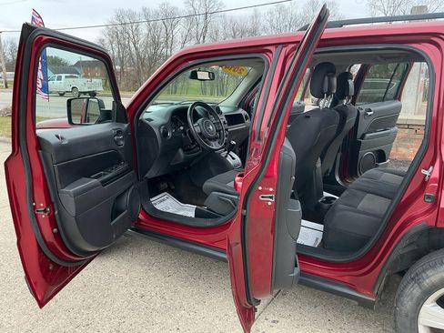 Used 2014 Jeep Patriot Latitude image 9