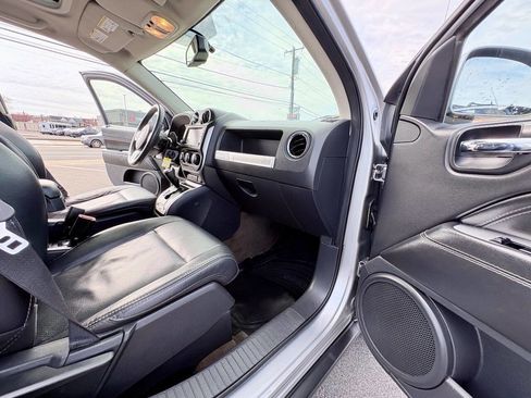 Used 2016 Jeep Compass High Altitude image 32